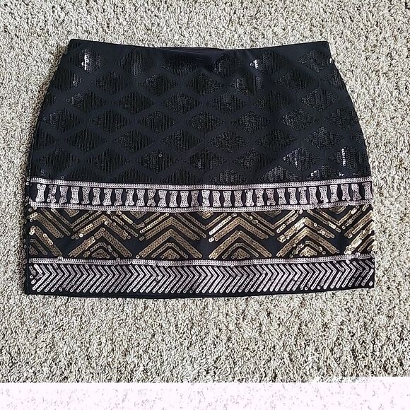 Express Dresses & Skirts - EXPRESS Gold Silver Black Sequin Pull On Mini Skirt Party Holiday Size Small.